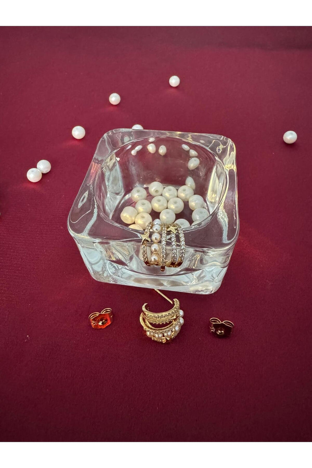 Sirena VIP Serisi-İnci Yolu Zirkon Taş Detaylı Gold Kaplama Paslanmaz Çelik Küpe