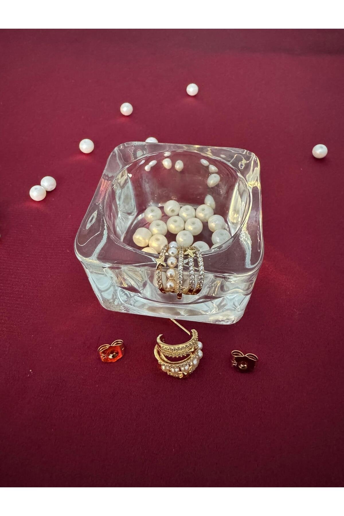 Sirena VIP Serisi-İnci Yolu Zirkon Taş Detaylı Gold Kaplama Paslanmaz Çelik Küpe