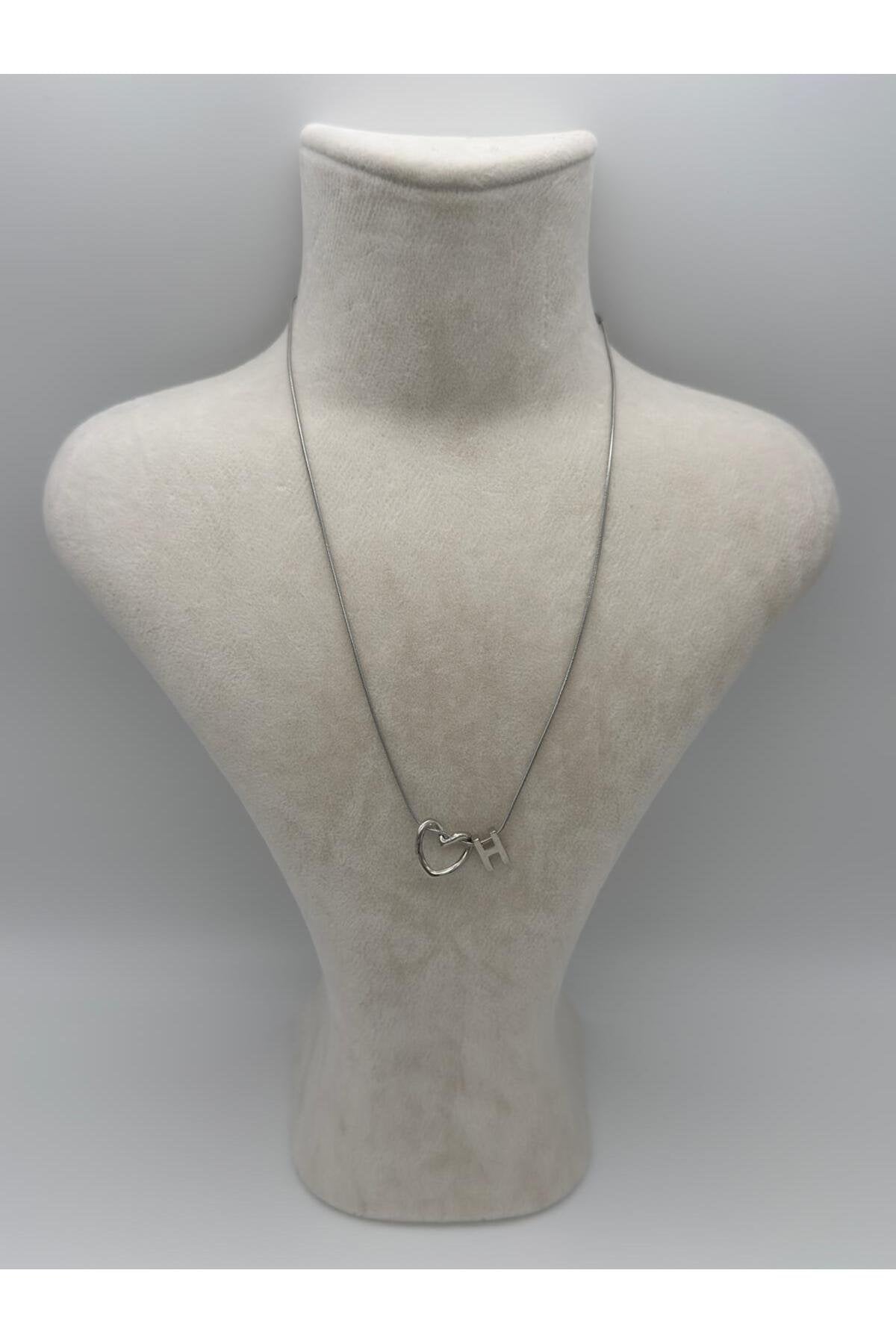 Kalp Detaylı Gümüş Kaplama Paslanmaz Çelik Harfli Kolye