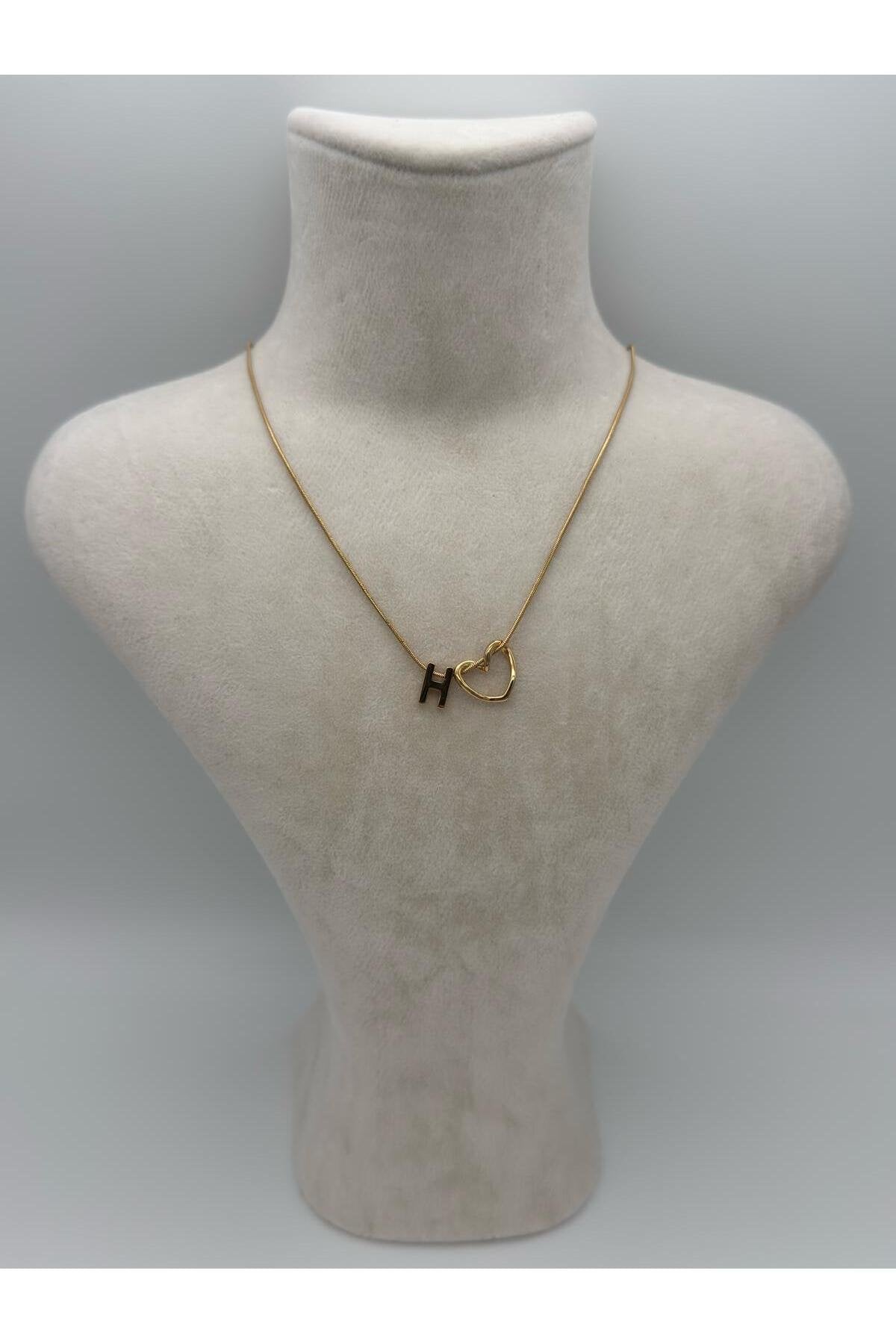 Kalp Detaylı Gold Kaplama Paslanmaz Çelik Harfli Kolye