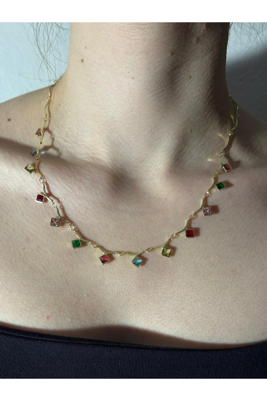 Renkli Kare Taşlı Gold Kolye