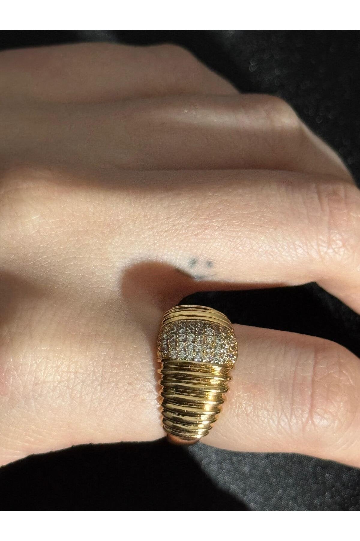 Bombeli Spiral Zirkon Taş Detaylı Gold Kaplama Paslanmaz Çelik Yüzük