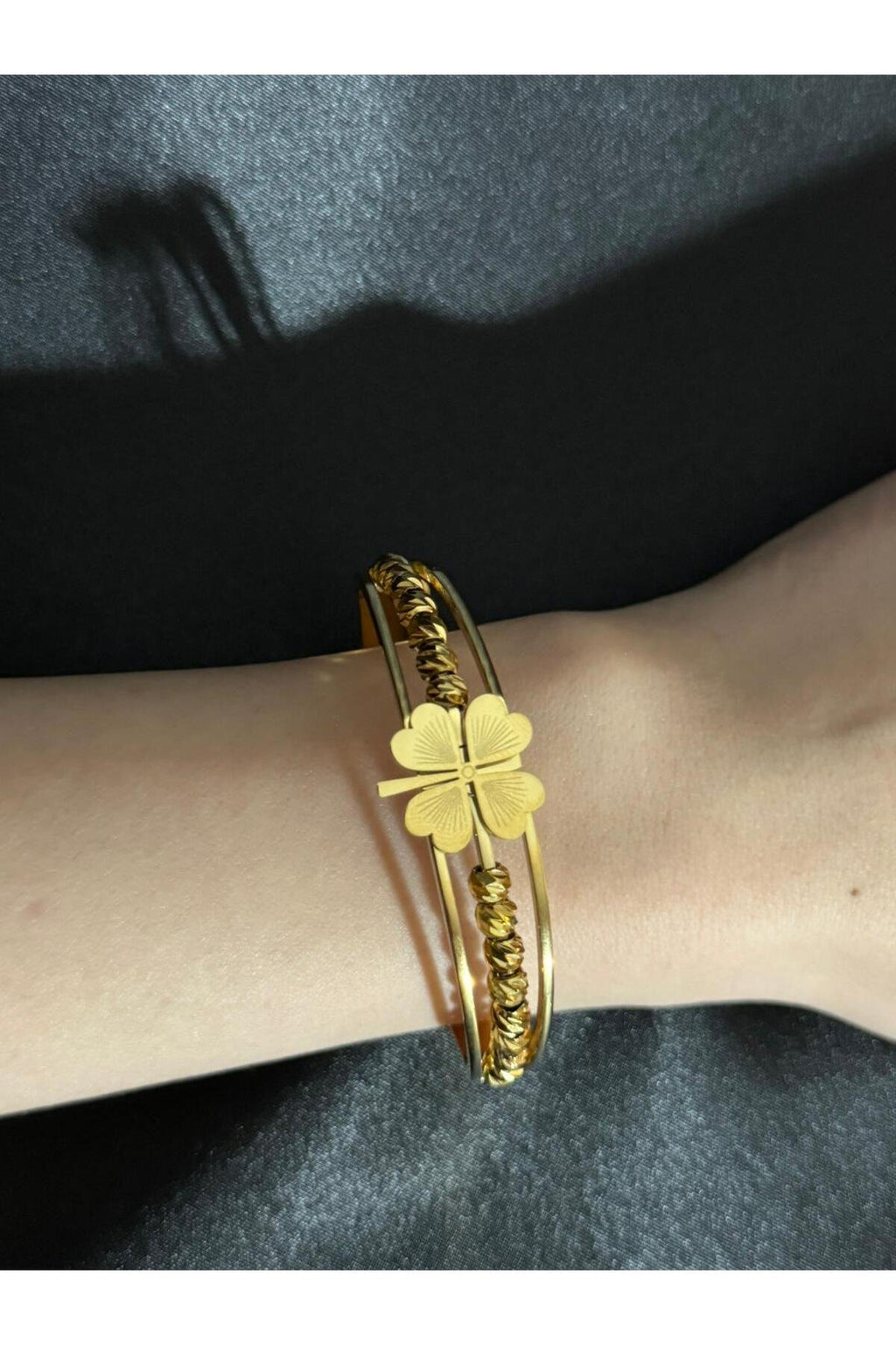 Dorikalı Yonca Detaylı Gold Kaplama Çelik Bileklik