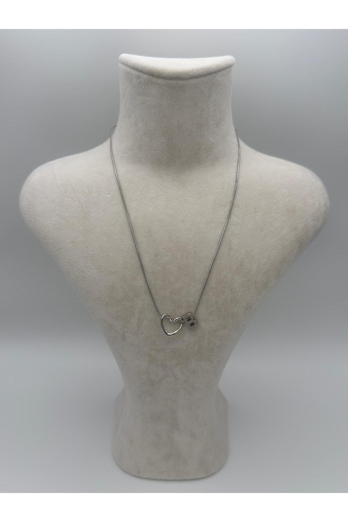 Kalp Detaylı Gümüş Kaplama Paslanmaz Çelik Harfli Kolye