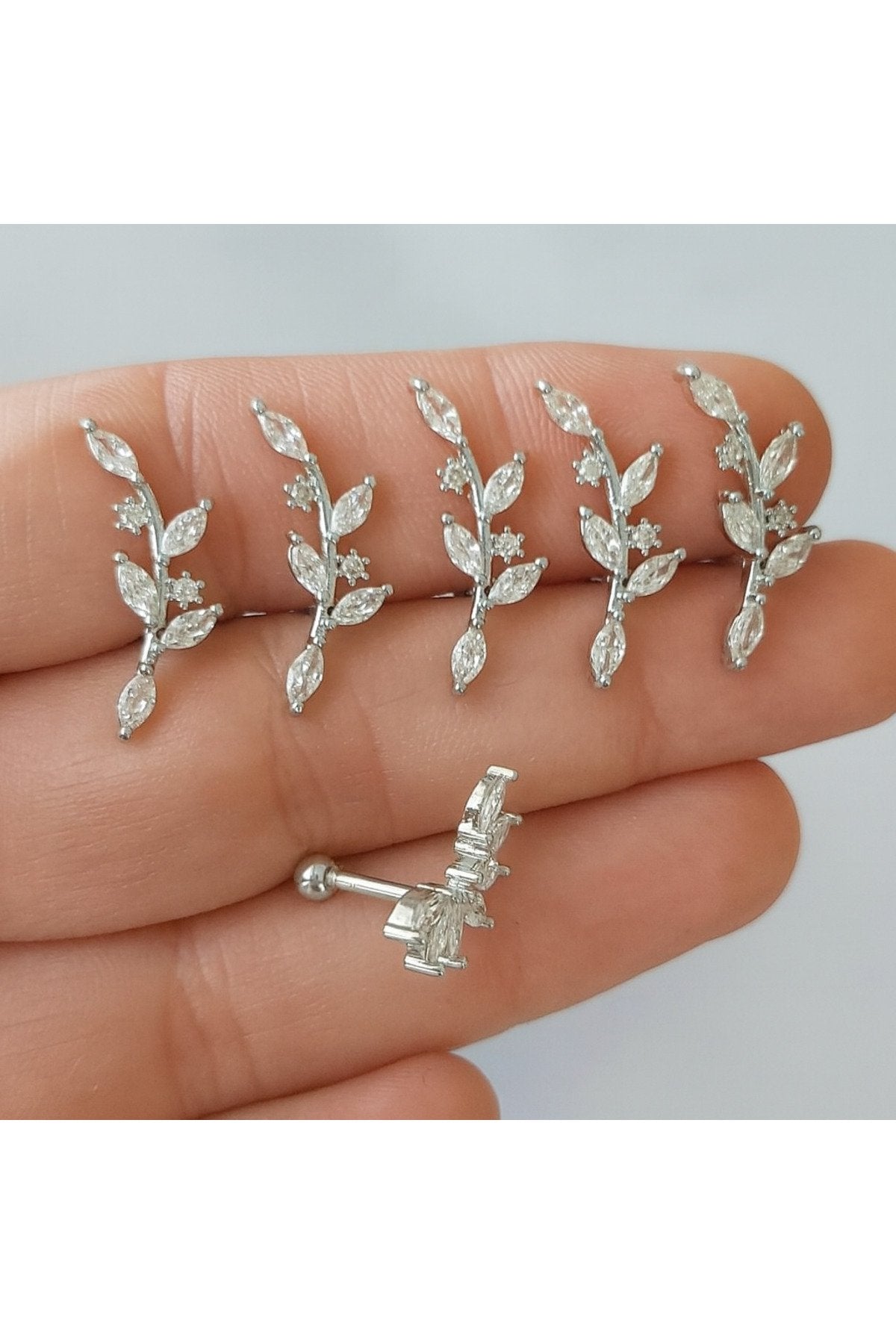 Bahar Dalı Zirkon Gold Kaplama Tragus Piercing