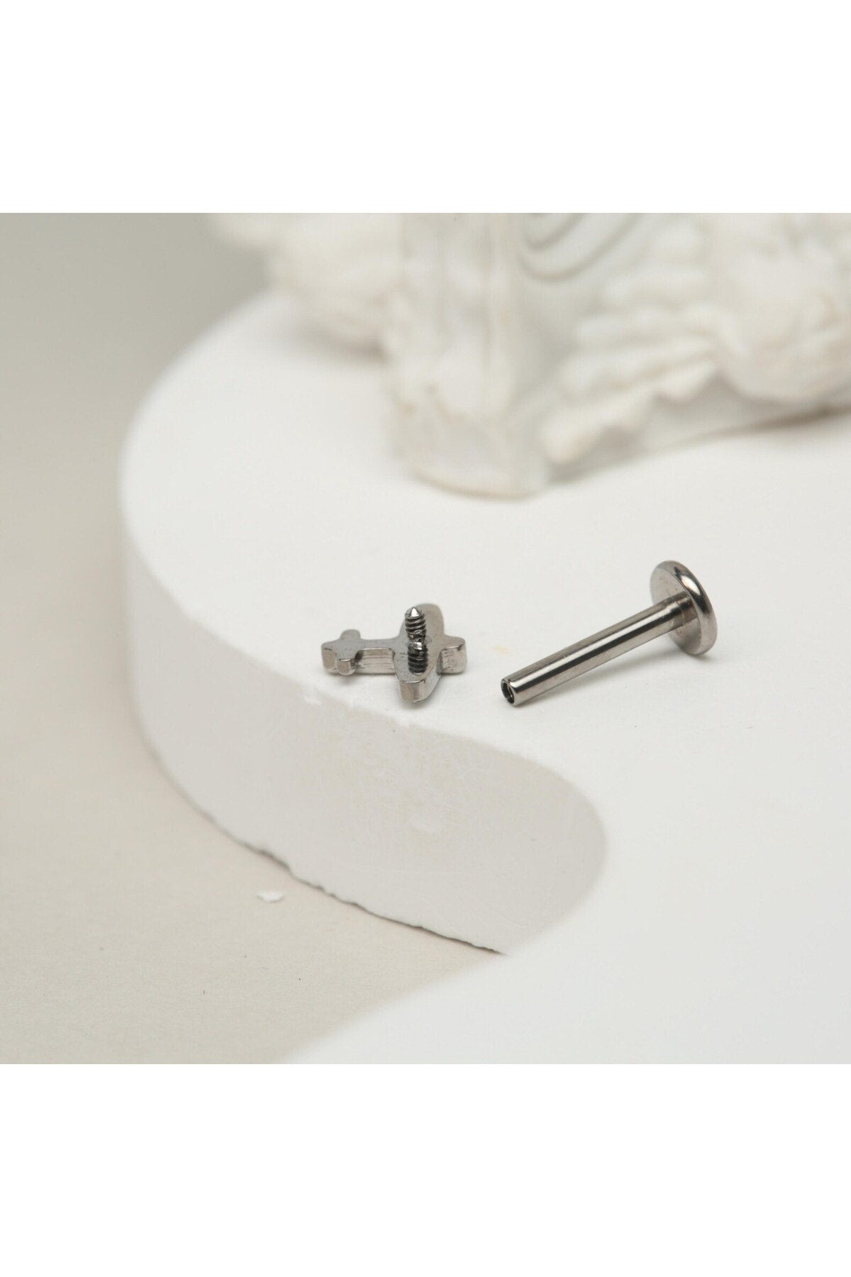 Uçak Tasarımlı Taşlı Gümüş Kaplama Tragus Piercing
