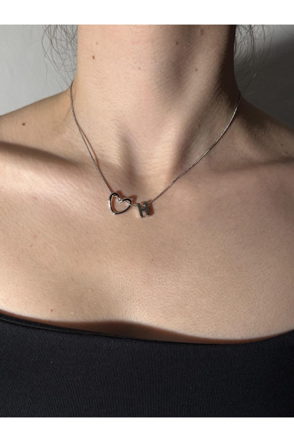 Kalp Detaylı Gümüş Kaplama Paslanmaz Çelik Harfli Kolye