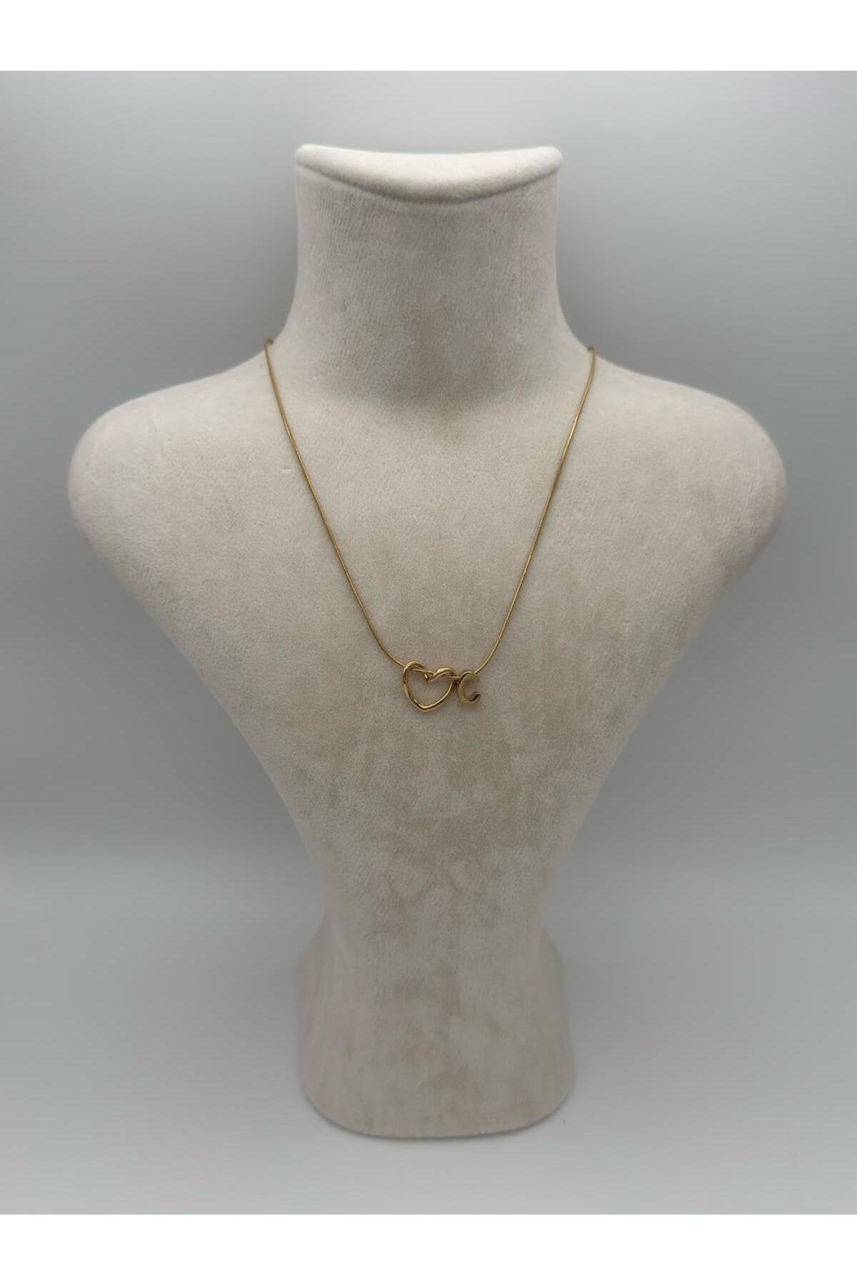 Kalp Detaylı Gold Kaplama Paslanmaz Çelik Harfli Kolye