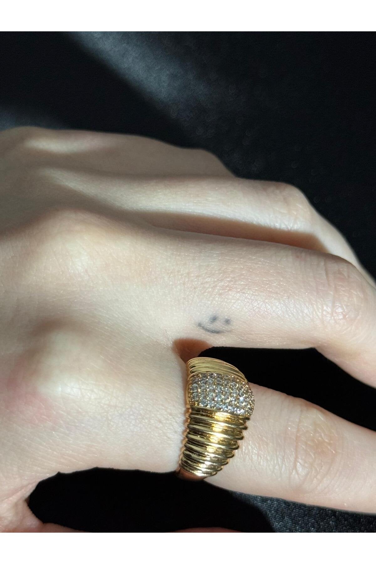 Bombeli Spiral Zirkon Taş Detaylı Gold Kaplama Paslanmaz Çelik Yüzük