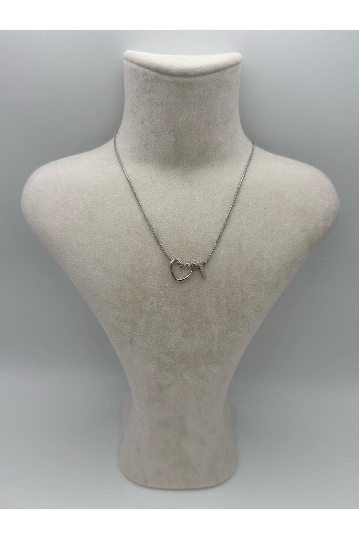 Kalp Detaylı Gümüş Kaplama Paslanmaz Çelik Harfli Kolye