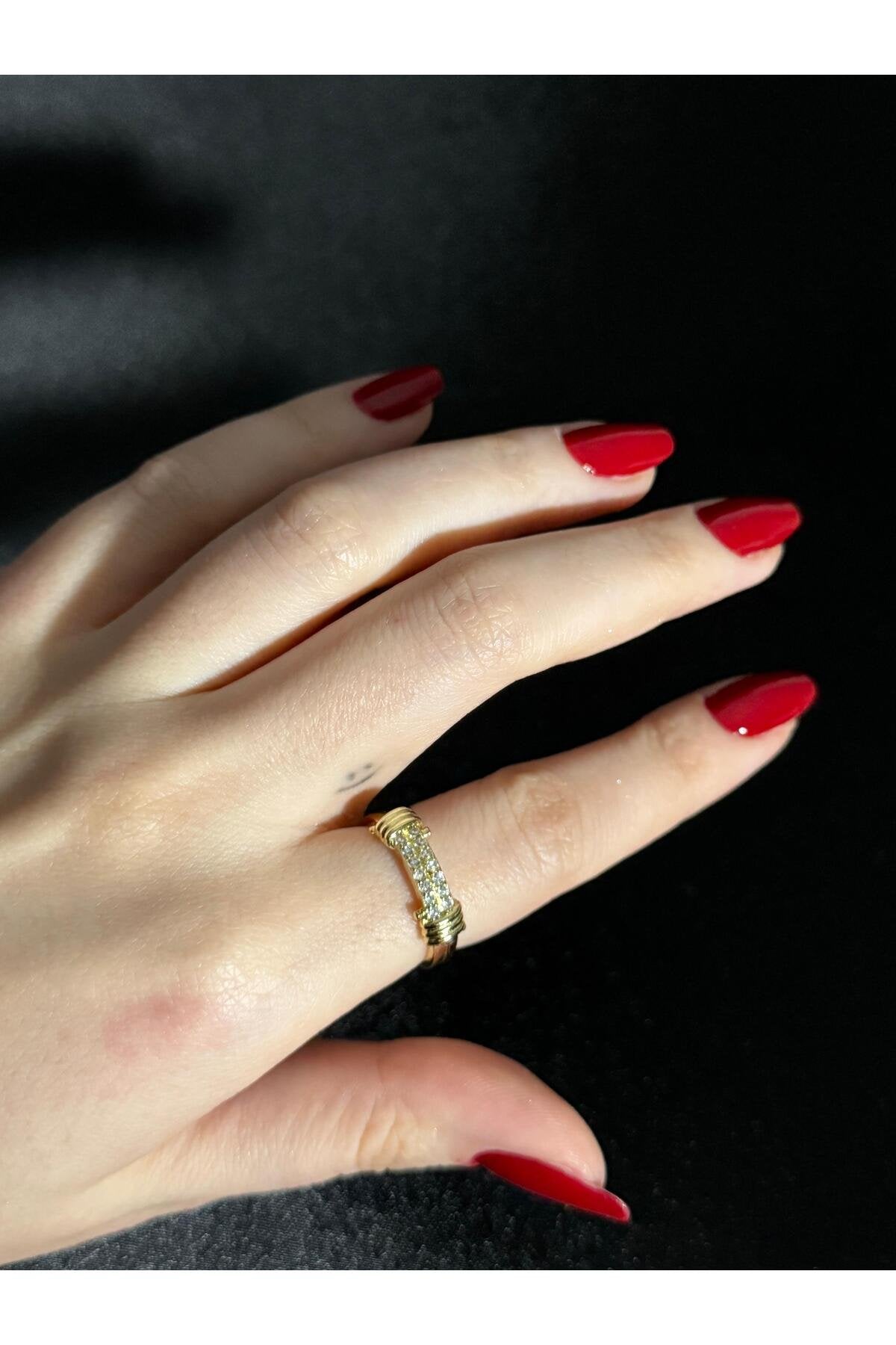 Işık Hattı Zirkon Taş Detaylı Gold Kaplama Paslanmaz Çelik Yüzük