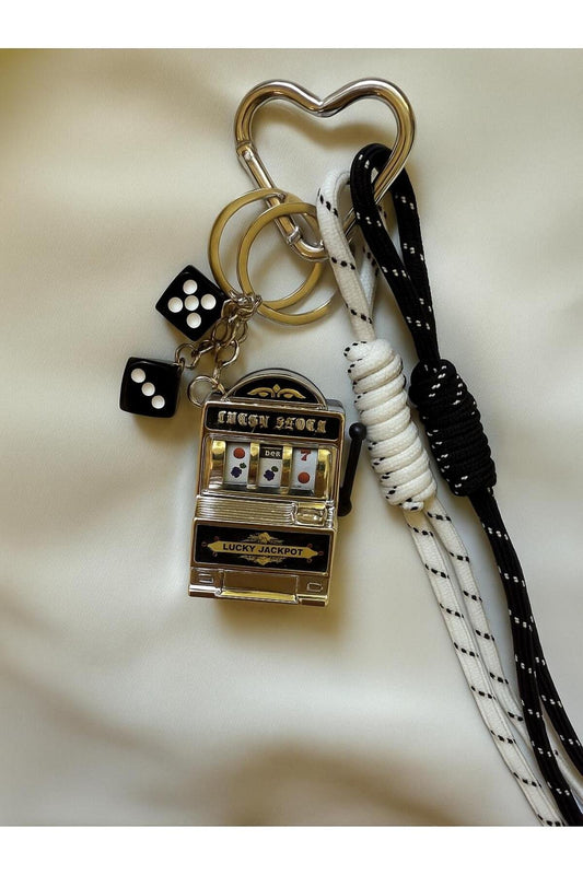 Slotlu Bağcıklı ve Zar Detaylı Çanta Süsü Anahtarlık