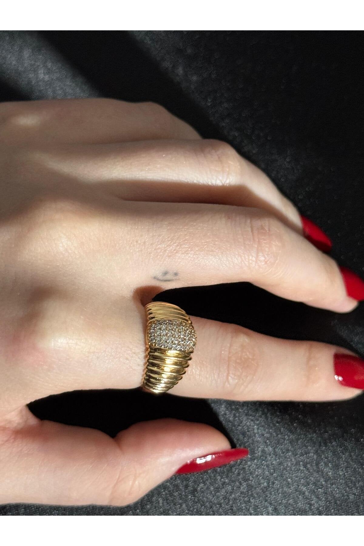 Bombeli Spiral Zirkon Taş Detaylı Gold Kaplama Paslanmaz Çelik Yüzük