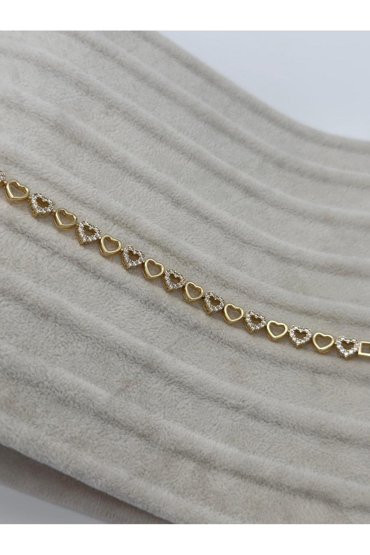 Sıralı Parlak Kalpler Gold Kaplama Paslanmaz Çelik Bileklik