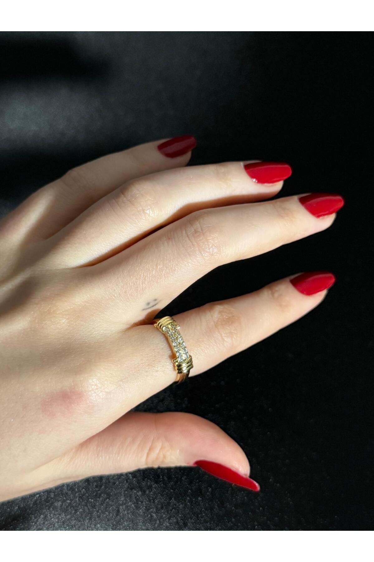 Işık Hattı Zirkon Taş Detaylı Gold Kaplama Paslanmaz Çelik Yüzük