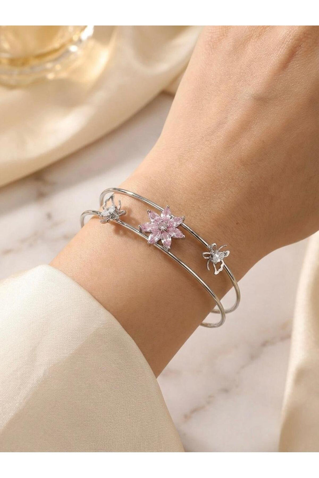 Pembe Lotus Çiçeği Kelebek Detaylı Paslanmaz Çelik Ayarlanabilir Gümüş Bileklik