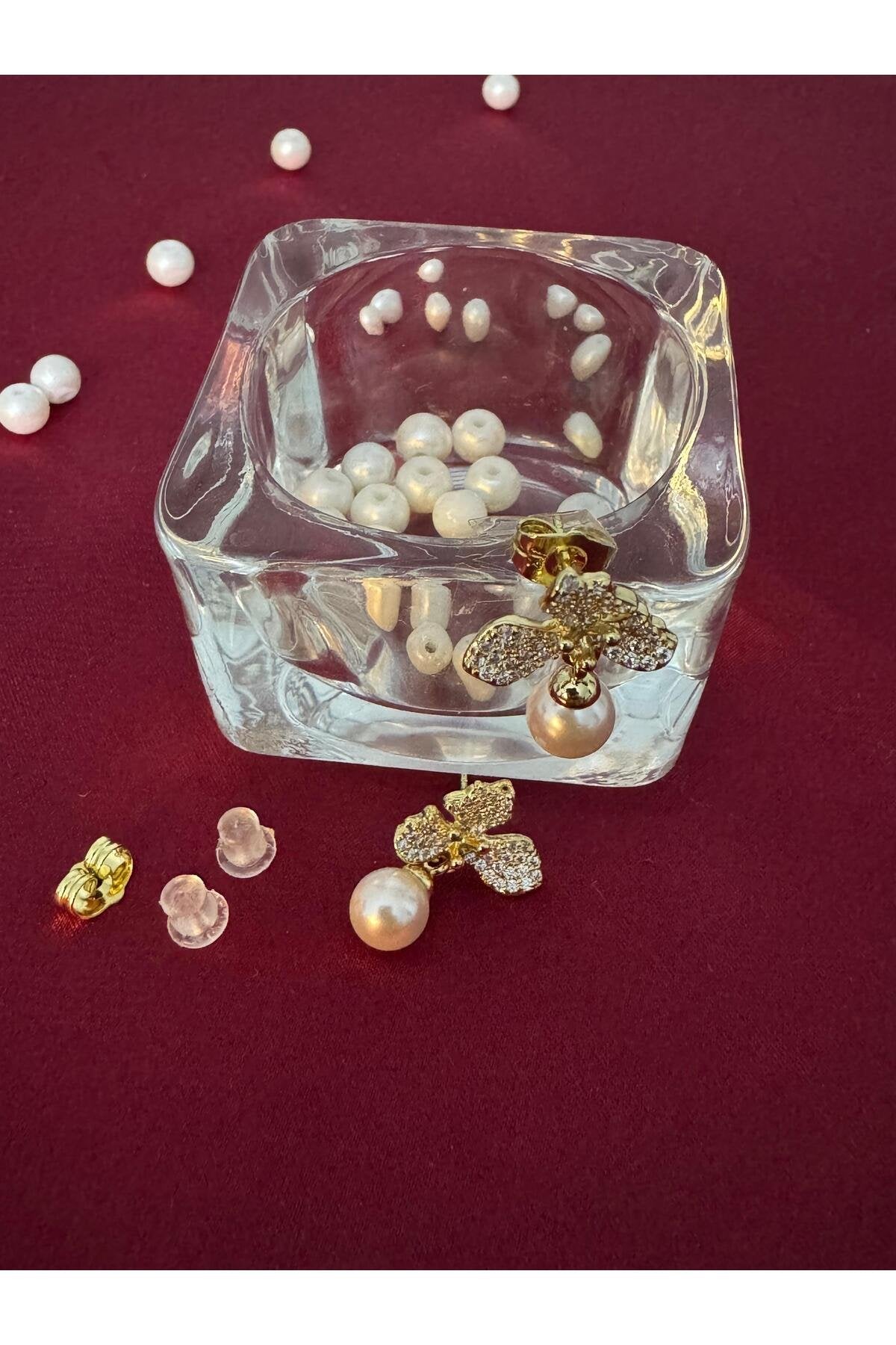 Sirena VIP Serisi-İncili Yaprak Sallantısı Gold Kaplama Paslanmaz Çelik Küpe