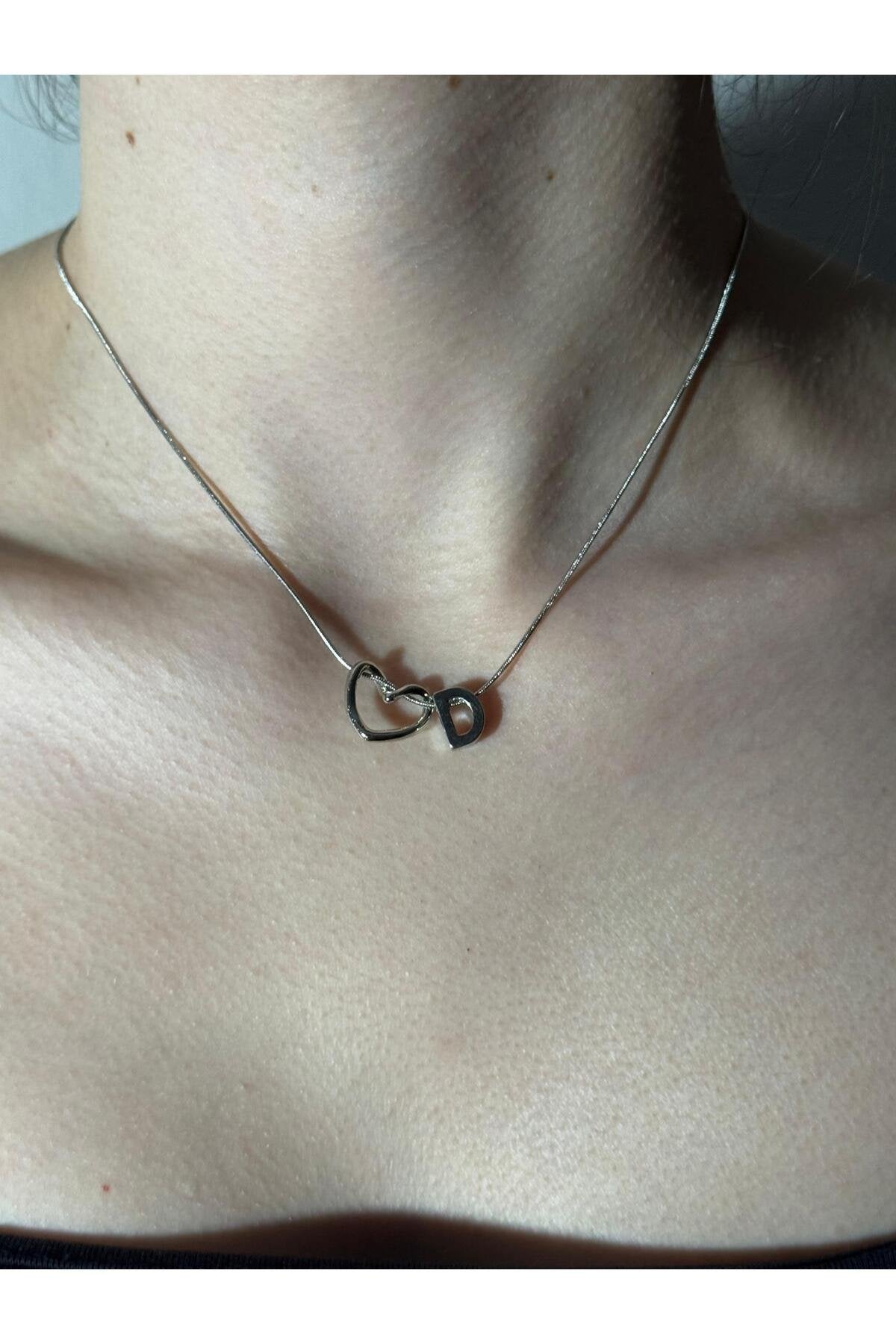 Kalp Detaylı Gümüş Kaplama Paslanmaz Çelik Harfli Kolye