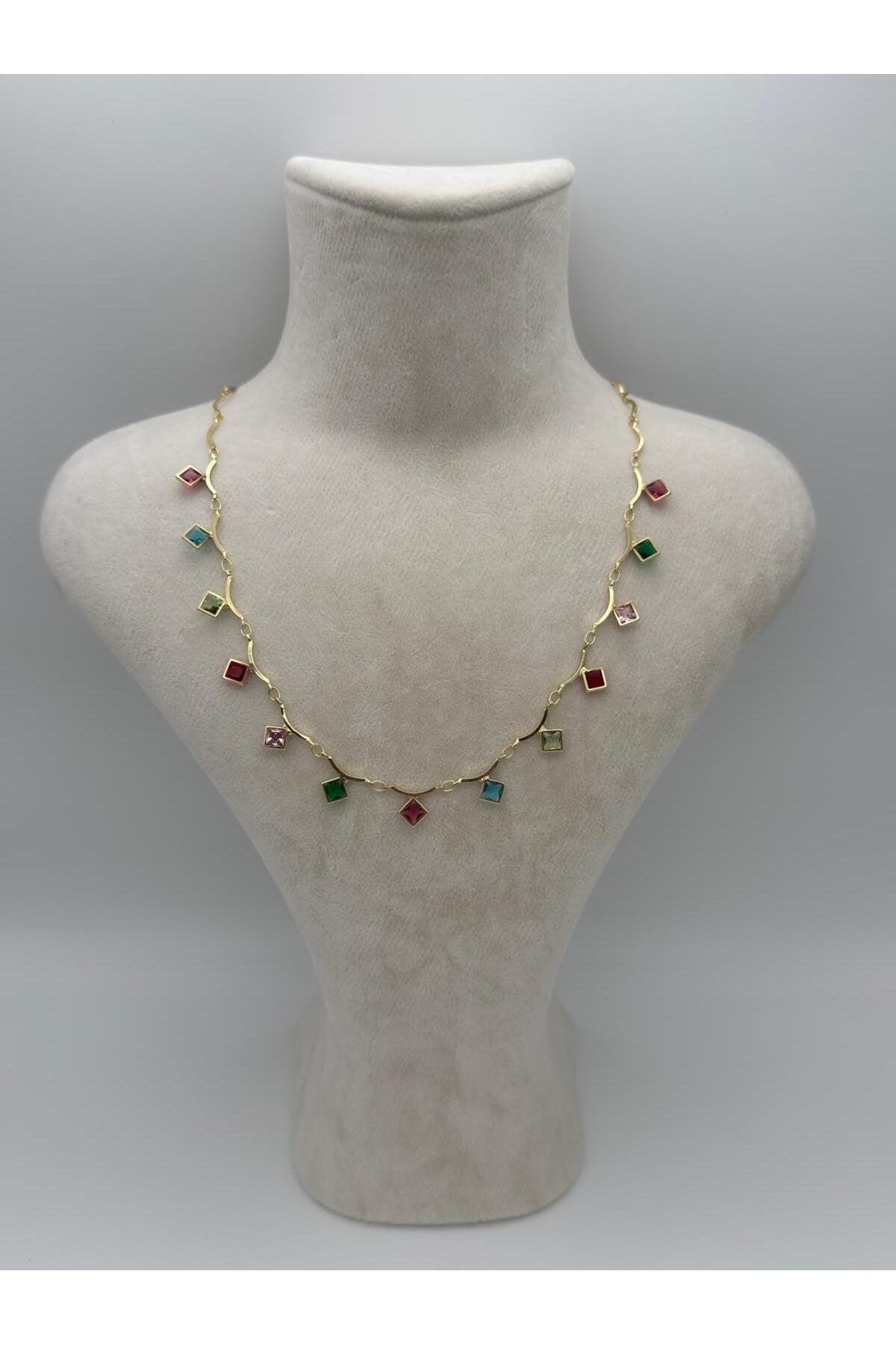 Renkli Kare Taşlı Gold Kolye