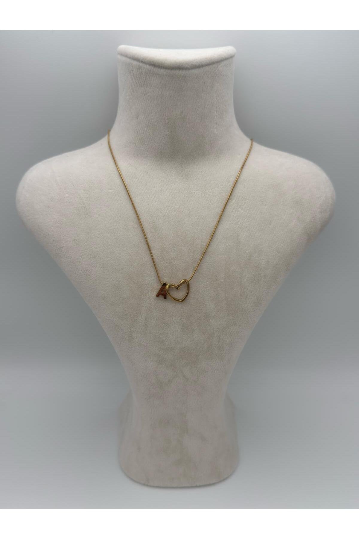 Kalp Detaylı Gold Kaplama Paslanmaz Çelik Harfli Kolye