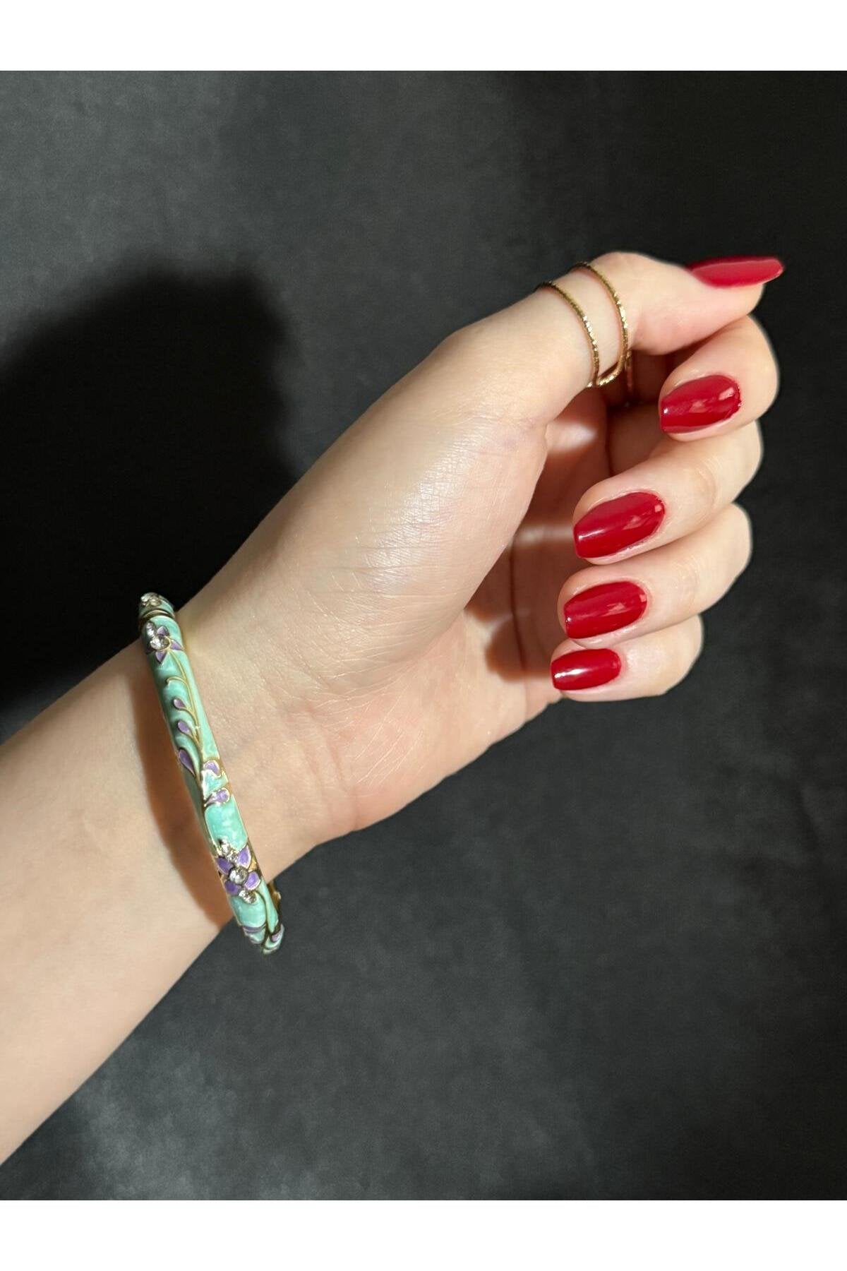 Mineli Taş ve Çiçek Detaylı Bileklik