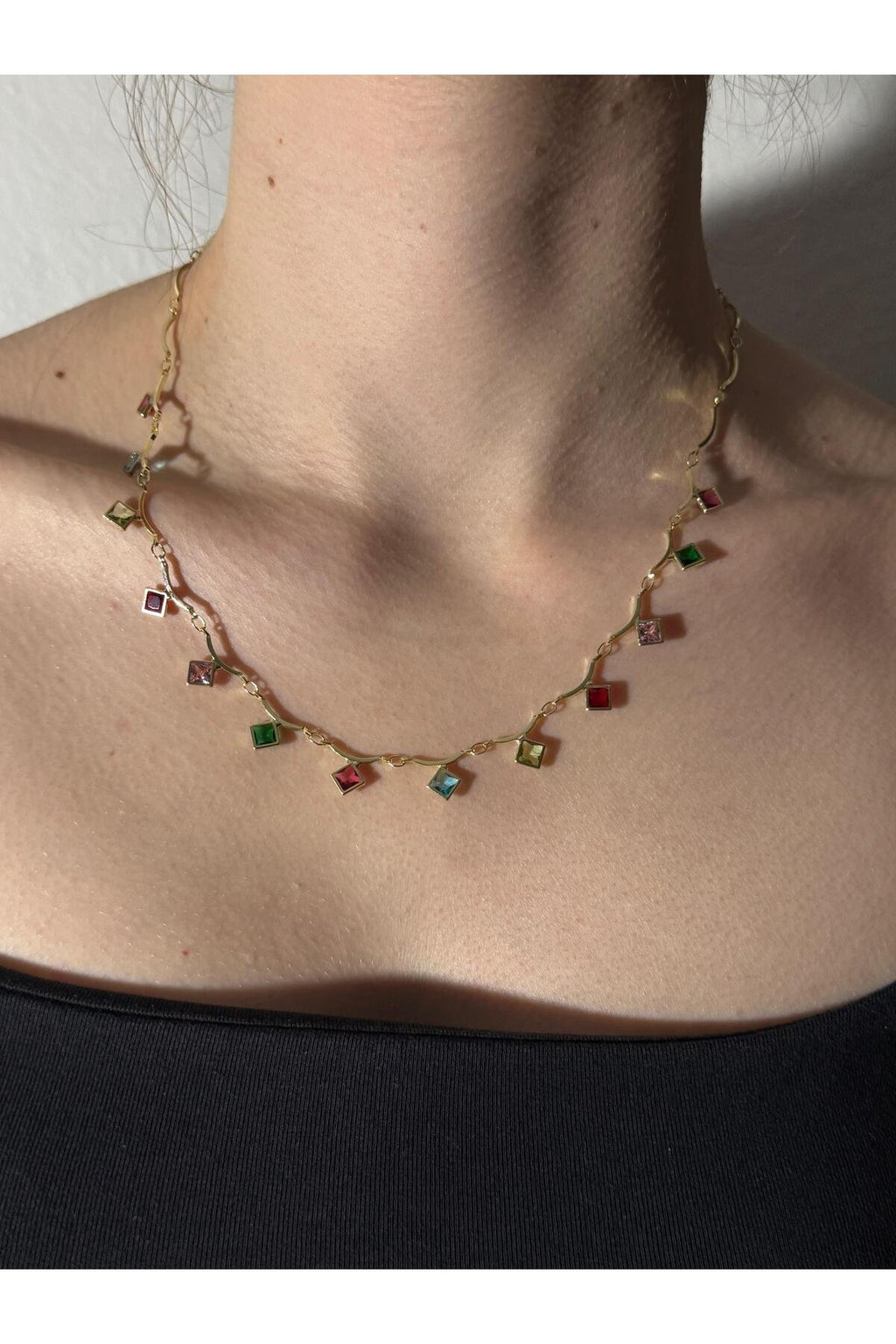 Renkli Kare Taşlı Gold Kolye