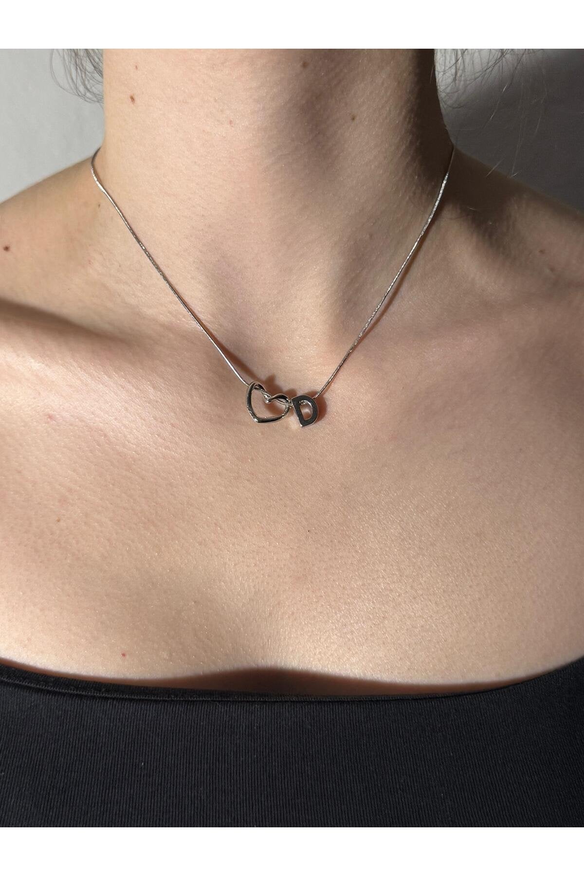 Kalp Detaylı Gümüş Kaplama Paslanmaz Çelik Harfli Kolye