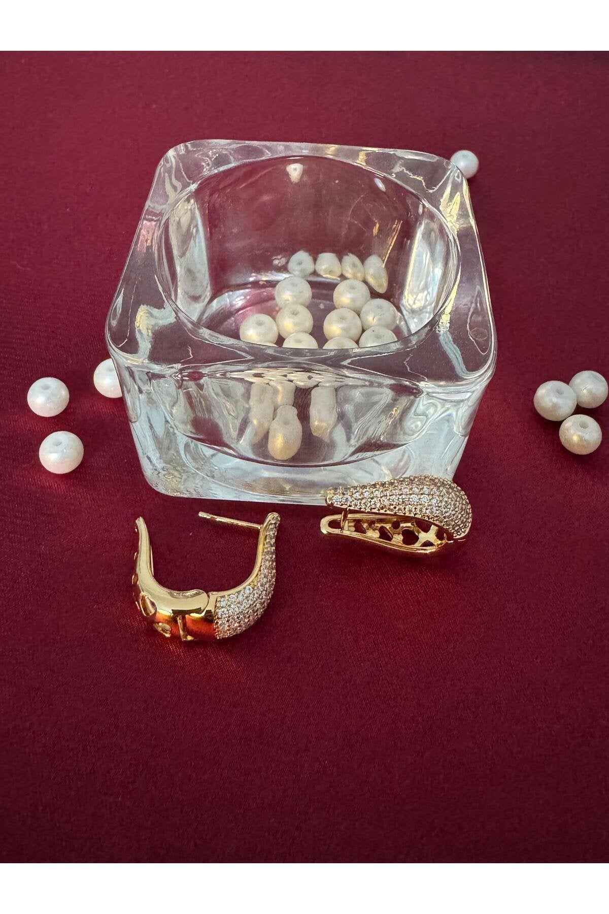 Sirena VIP Serisi-Parlayan Aşk Kalp ve Zirkon Taş Detaylı Gold Kaplama Paslanmaz Çelik Küpe