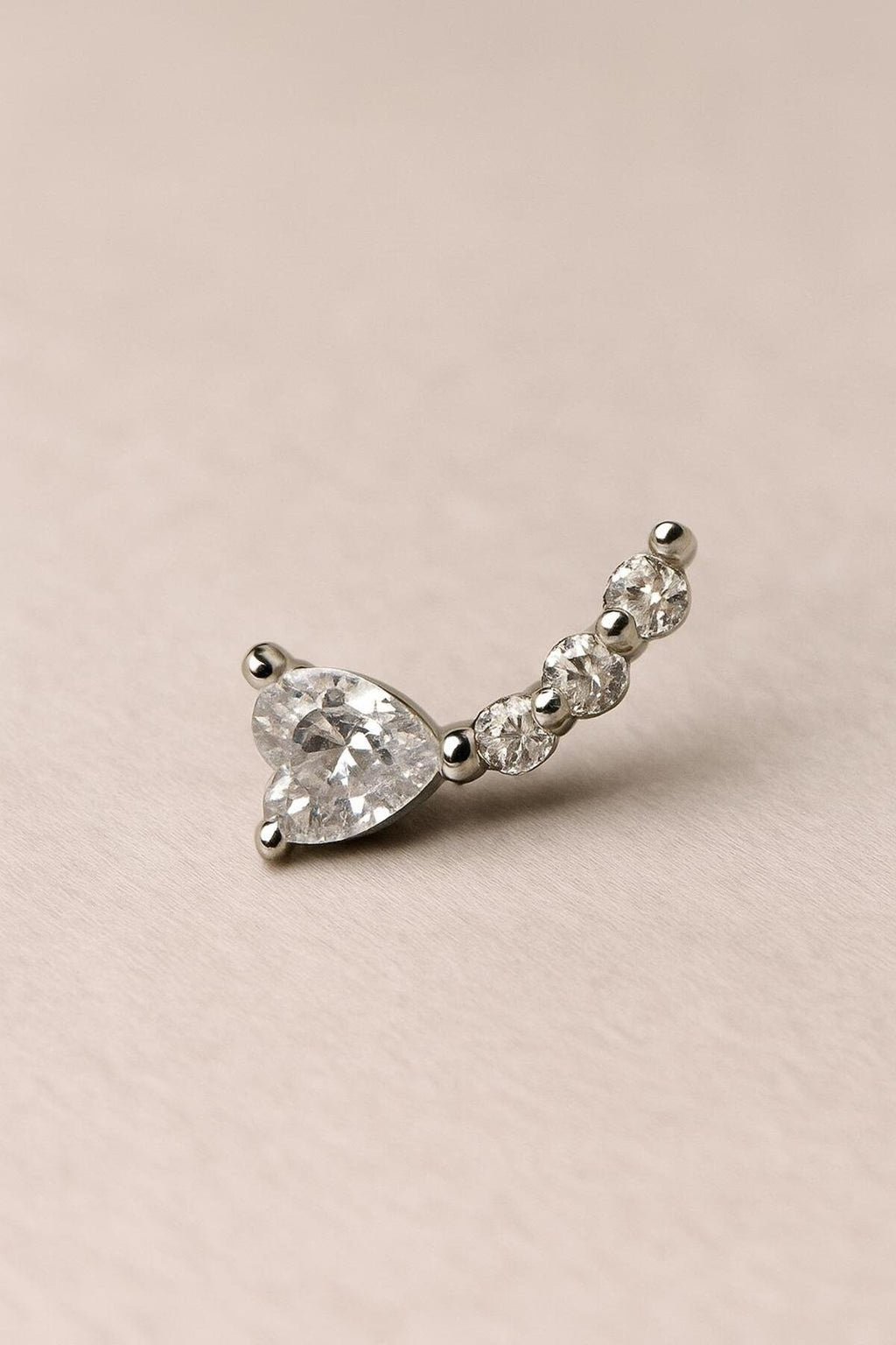 Kalp Taşlı Zirkon Gümüş Kaplama Tragus Piercing