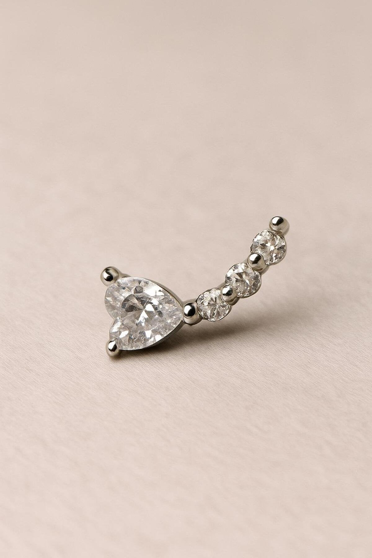 Kalp Taşlı Zirkon Gümüş Kaplama Tragus Piercing