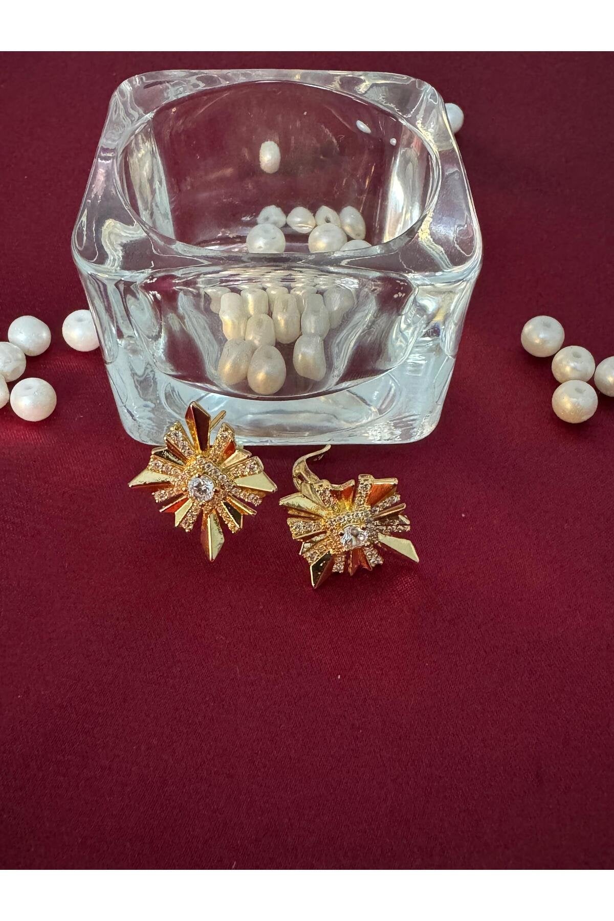 Sirena VIP Serisi-Asil Parıltı Zirkon Taş Detaylı Gold Kaplama Paslanmaz Çelik Küpe