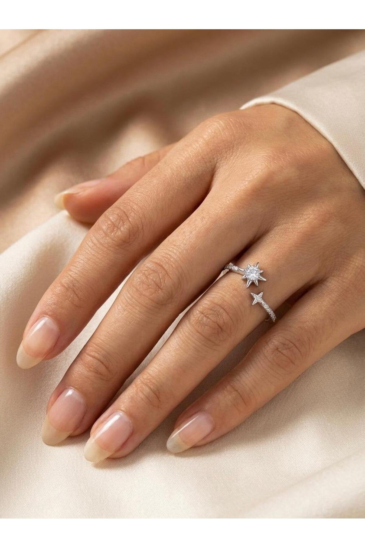 Parıltı Yıldızı Zirkon Taş Detaylı Gümüş Kaplama Paslanmaz Çelik Yüzük
