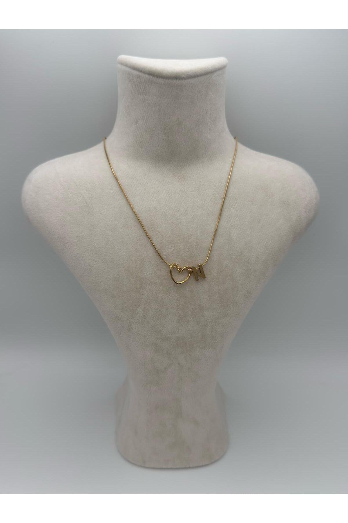 Kalp Detaylı Gold Kaplama Paslanmaz Çelik Harfli Kolye