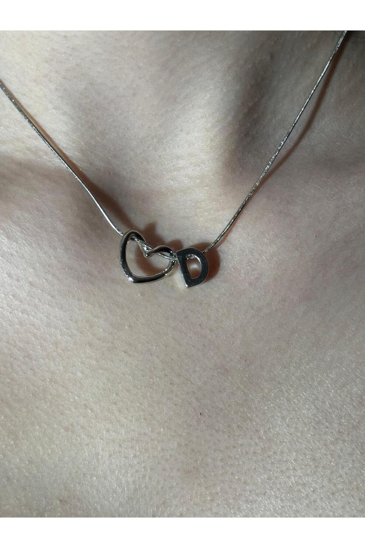 Kalp Detaylı Gümüş Kaplama Paslanmaz Çelik Harfli Kolye