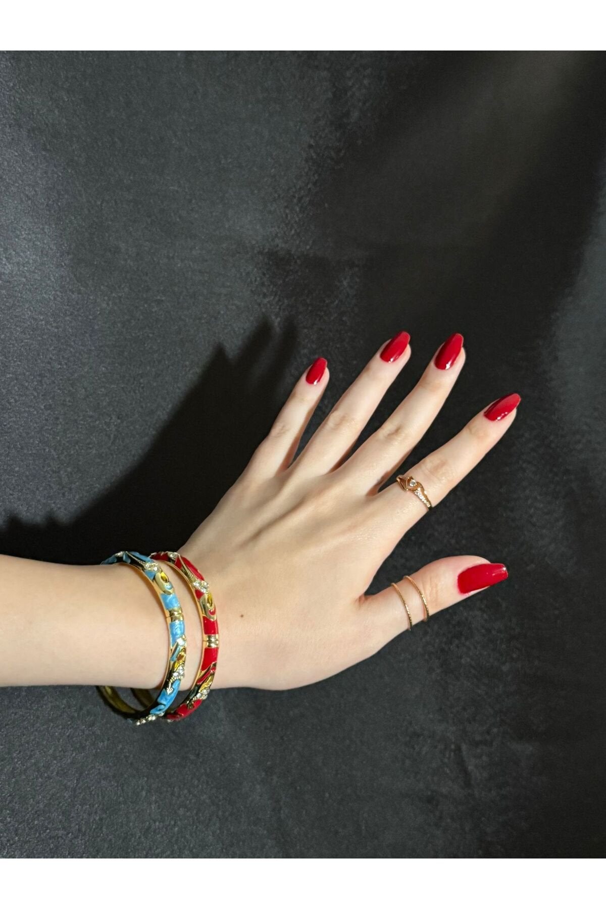 Kırmızı Taşlı ve Gold İşlemeli Mineli Bileklik