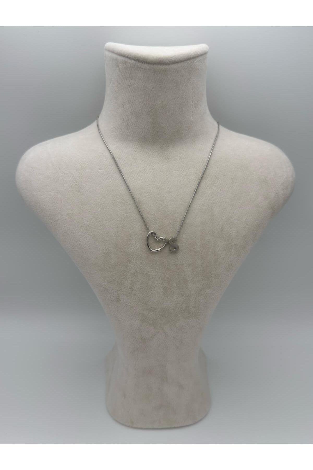 Kalp Detaylı Gümüş Kaplama Paslanmaz Çelik Harfli Kolye