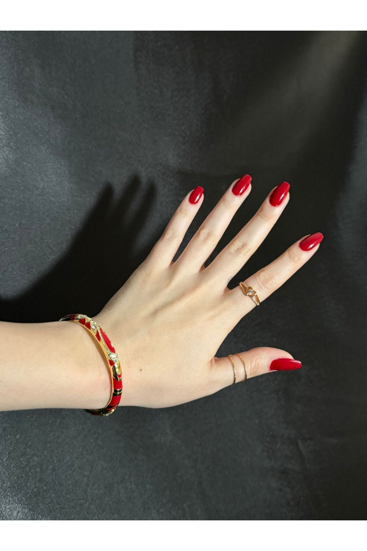 Kırmızı Taşlı ve Gold İşlemeli Mineli Bileklik